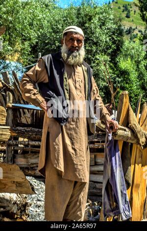 Kaschmir alter Mann, sheikhpura Chorwan Dorf, Gurez, Bandipora, Kaschmir, Indien, Asien Stockfoto