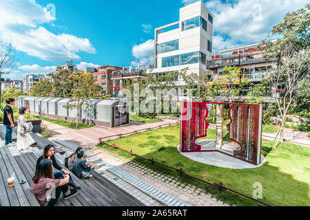 Seoul Korea, 23. September 2019: Gyeongui online buchen Blick auf die Straße mit Menschen genießen einen schönen sonnigen Tag in Mapo-gu Seoul, Südkorea Stockfoto