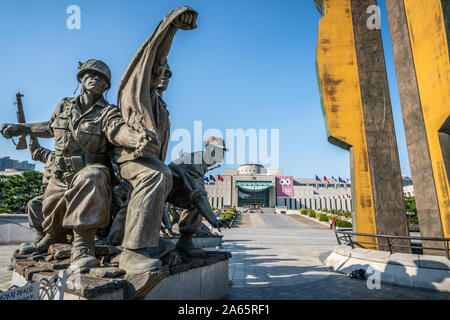 Seoul Korea, 24. September 2019: Koreakrieg Denkmal und Kriegsdenkmal Koreas im Hintergrund, im Yongsan-gu Seoul, Südkorea Stockfoto