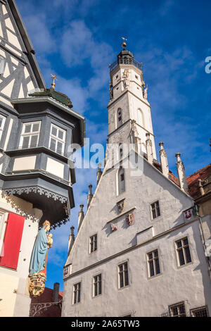 Alte gotische Rathaus Gebäude am Marktplatz (Marktplatz) in Rothenburg o.d. Tauber, Bayern, Deutschland, Europa, einer der beliebtesten Reisen Destin Stockfoto