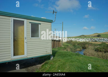 Caravan Park im Dorf Clarach an der Küste entlang auf die Cardigan Bay in der Nähe von Aberystwyth, Ceredigion, Wales, Großbritannien Stockfoto