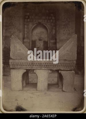 Antiquitäten von Samarkand Madrasah von Bibi Khanym Moschee Gemeindekirche Blick auf den Marmor Reading-Stand für den Qur'an im Inneren der Moschee Stockfoto