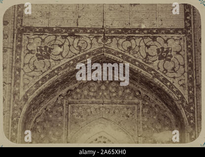 Antiquitäten von Samarkand Madrasah von Nadir Divan-Begi, gemeindliche Moschee Inschriften der Inneren Nische der Haupteintrag oberhalb des Fensters (Freitag Moschee) Stockfoto