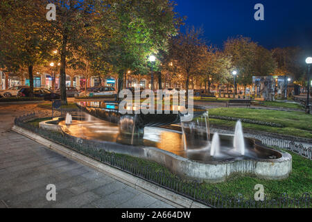 San Pellegrino Terme, Italien - Oktober 23, 2019: Brunnen in der Mitte von San Pellegrino Terme. Touristenort der nod Italien Stockfoto