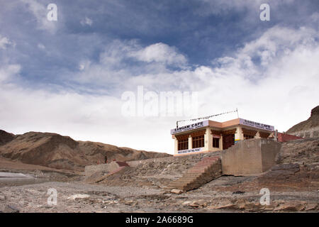 JAMMU, Kaschmir, Indien - MÄRZ 20: Gebäude an der Mündung des Indus und Zanskar Flüsse für reisende Personen Service im Leh Ladakh o verwenden Stockfoto