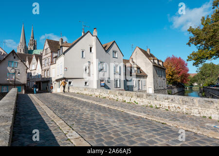 Alte Brücke über den Fluss Eure, Chartres, Frankreich, Eure-et-Loire Stockfoto