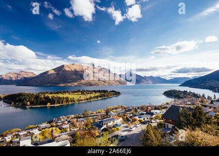 Blick über Queenstown und Cecil Peak in Neuseeland Stockfoto