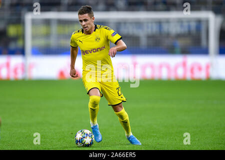 Mailand, Italien. 23 Okt, 2019. Thorgan Gefahr von Borussia Dortmund während der UEFA Champions League Spiel zwischen Inter Mailand und Borussia Dortmund im Stadio San Siro, Mailand, Italien am 23. Oktober 2019. Foto von Giuseppe Maffia. Credit: UK Sport Pics Ltd/Alamy leben Nachrichten Stockfoto