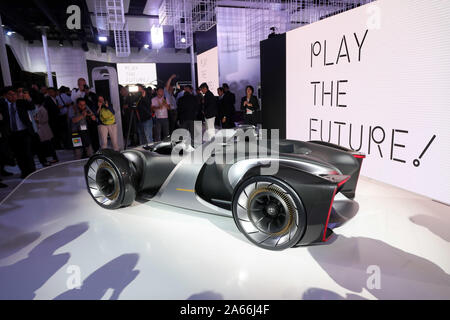 Tokio. 23 Okt, 2019. Foto am Okt. 23, 2019 zeigt einen Toyota e-Racer Concept Car während der 46. Tokyo Motor Show in Tokio, Japan, angezeigt. Die 46. Tokyo Motor Show mit dem Thema "offene Zukunft" am Donnerstag trat zu präsentieren die neuesten Modelle der globalen Automobilhersteller, die Konzentration auf zukunftsorientierte und innovative Fahrzeuge, wie zum Beispiel selbst - die Autos fahren. Quelle: Ma Caoran/Xinhua/Alamy leben Nachrichten Stockfoto