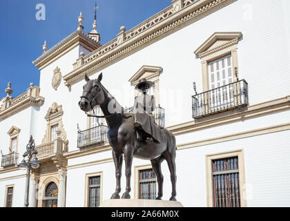 Statue außerhalb Plaza de Toros de la Real Maestranza de Caballería de Sevilla Sevilla Stierkampfarena Sevilla Spanien Sevilla Sevilla Andalusien Spanien EU Europa Stockfoto