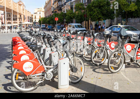 Sevilla Estación de Sevici Fahrradverleih station Plaza de San Francisco Sevilla Sevilla Spanien Sevilla Andalusien Spanien EU Europa Stockfoto