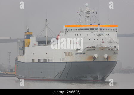 Clementine Fracht Fähre auf der Themse, wo Sie fährt regelmäßig bestimmte Routen zwischen Purfleet, Essex, und Zeebrugge. Stockfoto