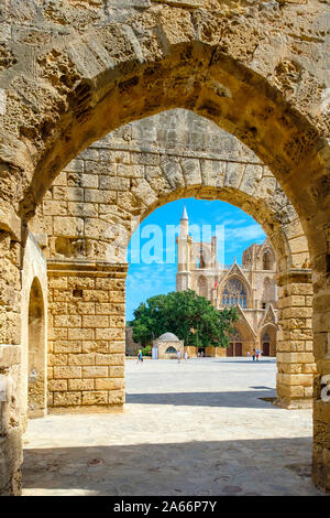 Lala Mustafa Pascha Moschee, ursprünglich bekannt als die Kathedrale des heiligen Nikolaus, Famagusta (Gazimagusa), Zypern (Nordzypern). Stockfoto