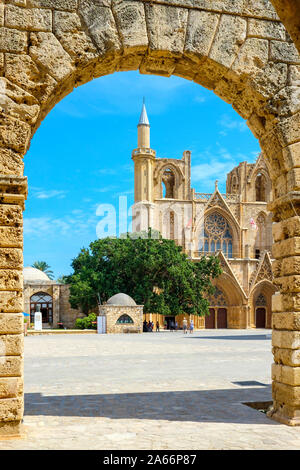 Lala Mustafa Pascha Moschee, ursprünglich bekannt als die Kathedrale des heiligen Nikolaus, Famagusta (Gazimagusa), Zypern (Nordzypern). Stockfoto