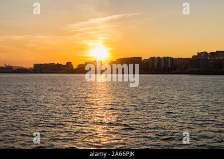 Sonnenuntergang an der Bucht von Santander. Kantabrien, Spanien Stockfoto