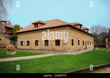 Schöne rustikale Gebäude in Santillana del Mar, Kantabrien, Spanien Stockfoto