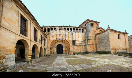 Santillana del Mar Stiftskirche, die romanischen Herzen von Santillana del Mar. Die Kirche hat ihren Ursprung in einem Kloster aus 870. Tradition Stockfoto