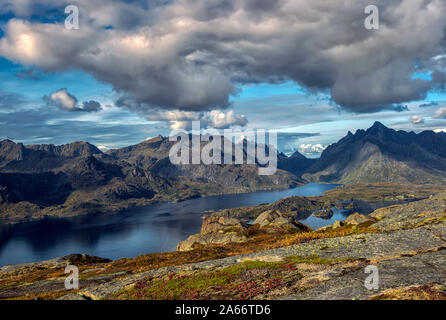 Berg Szene aus Lofoten Stockfoto