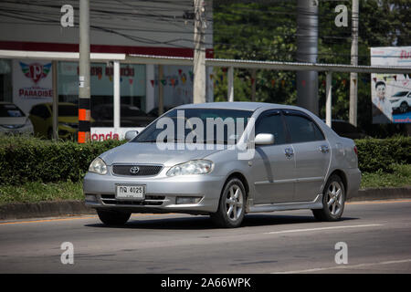 Chiangmai, Thailand - 8. Oktober 2019: Mit dem eigenen Auto, dem Toyota Corolla Altis. Auf der straße Nr. 1001, 8 km von Chiang Mai City. Stockfoto