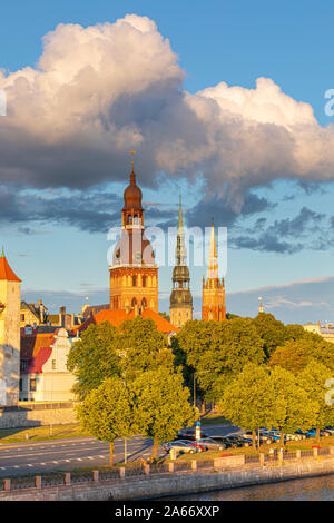 Dom zu Riga, St. Peter's Kirche und St Saviour anglikanische Kirche in der Altstadt, Riga, Lettland Stockfoto