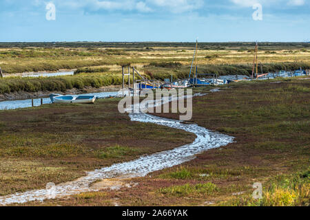 Morston Salzwiesen von der Blakeney zu Morston Küstenweg gesehen. Norfolk, England, UK. Stockfoto