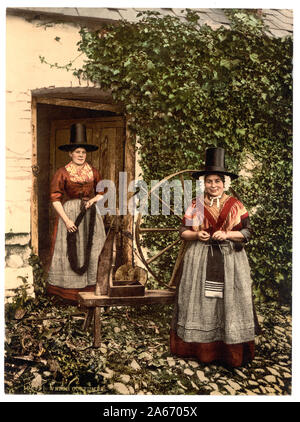 Welsh Spinner und Spinnrad, Wales; Titel von den Detroit Publishing Co., Katalog J - Ausland Abschnitt. Detroit, Mich.: Detroit fotografische Begleitung, 1905.; Stockfoto