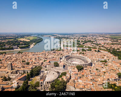 Luftaufnahme von Arles Stadtansichten, Provence, Frankreich Stockfoto