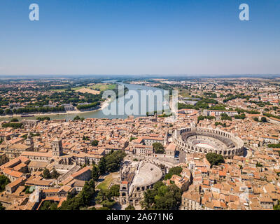 Luftaufnahme von Arles Stadtansichten, Provence, Frankreich Stockfoto