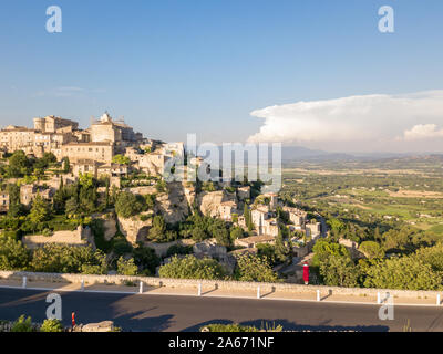 Luftbild des Dorfes Gordes, Provence, Frankreich Stockfoto