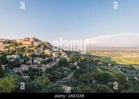 Luftbild des Dorfes Gordes, Provence, Frankreich Stockfoto