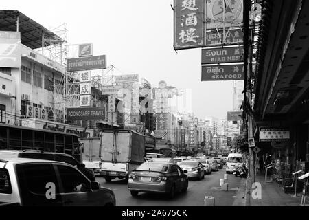 Bangkok, Thailand-31.März 2018: Voll Yaowarat Road, der Hauptstraße in Chinatown Stockfoto