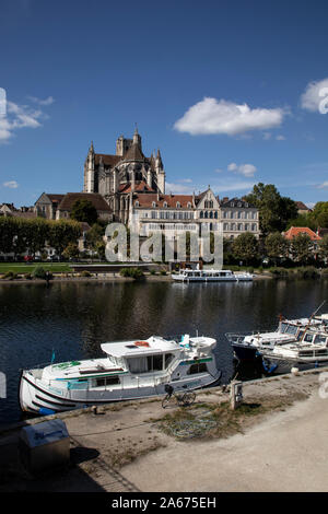 Fluss Yonne, Auxerre, Frankreich, Canal du Nivernais, Stockfoto