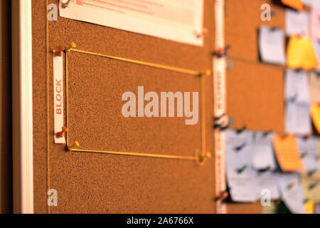 Close up Task Board, Scrum, office Bulletin Board, agile Aufkleber. haftnotiz Board zu Kanban ist eines der Tools von Agile Arbeitsmethodik Stockfoto