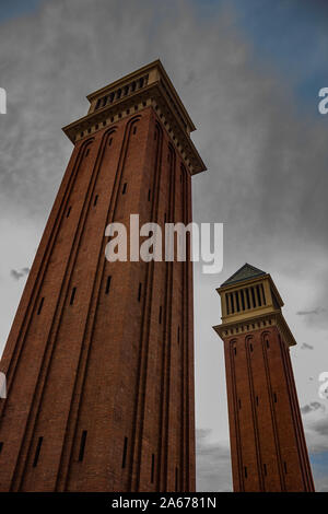 Ein Bild der beiden venezianischen Türmen (Torres Venecianes) von Barcelona. Stockfoto