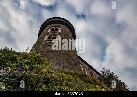 Zu mittelalterlichen Сastle in der Stadt Laval, Mayenne, Pays de Loire, Frankreich. Stockfoto