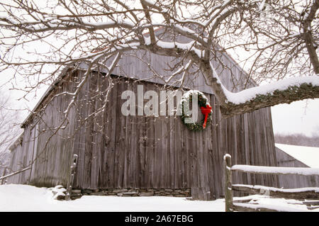 New England Weihnachten Szene-Vermont Scheune Stockfoto