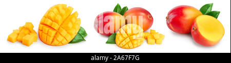 Mango Obst Hälfte mit Blättern und Schichten auf weißem Hintergrund schließen isoliert. Eingestellt oder Sammlung. Stockfoto