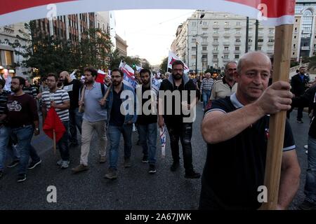 Athen, Griechenland. 24 Okt, 2019. Griechische Gewerkschaft PAME ''''Protest im Zentrum von Athen für den geplanten Überholung des Geschäfts und der Lizenzierung von der neuen konservativen Regierung. (Bild: © aristidis VafeiadakisZUMA Draht) Stockfoto