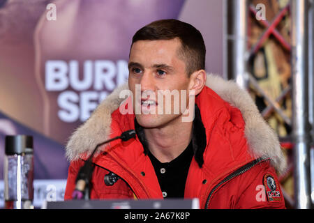 LONDON, VEREINIGTES KÖNIGREICH. 24 Okt, 2019. Ricky brennt während Matchroomboxing präsentiert auf der Pressekonferenz im kanarischen Riverside Plaza Hotel am Donnerstag, Oktober 24, 2019 in London, England. (Nur redaktionelle Nutzung, eine Lizenz für die gewerbliche Nutzung erforderlich. Keine Verwendung in Wetten, Spiele oder einer einzelnen Verein/Liga/player Publikationen.) Credit: Taka G Wu/Alamy leben Nachrichten Stockfoto