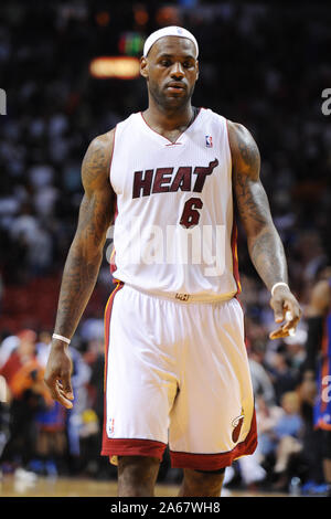 Miami, Vereinigte Staaten von Amerika. 28 Feb, 2011. MIAMI, FL - 27. Februar: Lebron James der Miami Heat konkurriert gegen die New York Knicks an der American Airlines Arena am 27. Februar in Miami, Florida 2011 (Credit: Stürme Media Group/Alamy leben Nachrichten Stockfoto