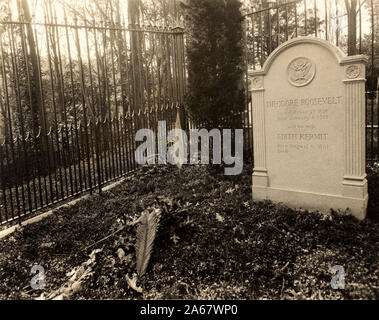 Theodore Roosevelt's Grave, Youngs Memorial Cemetery, Oyster Bay, New York, USA, 1922 Stockfoto