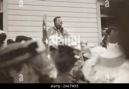 Us-Präsident Theodore Roosevelt die Rede außerhalb der Schule Haus, Teilen Creek, Colorado, USA, Foto: Charles A. Bradley, 1905 Stockfoto