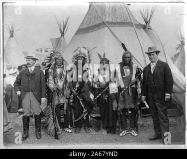 William Jennings Bryan mit Sioux Leiter bei Panamerikanischen Ausstellung, Buffalo, 1901 Stockfoto