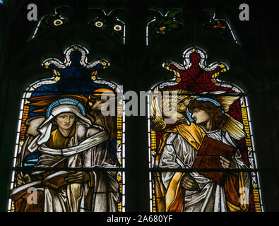 Aus einem Glasfenster Detail, Christus und die vier Evangelisten, von Edward Burne-Jones und William Morris, All Saints Church, Youlgreave, Großbritannien Stockfoto