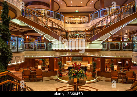 Der Innenraum MS Queen Victoria ist ein Vista-Klasse Kreuzfahrtschiff von der Cunard Line betrieben. Stockfoto