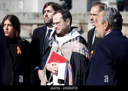 Der Franco-Familie begleitet Spanische Regierungsbeamte bei der Exhumierung der Überreste des Diktators Francisco Franco im "Tal der Gefallenen" Octiber 24,2019. Der Oberste Gerichtshof billigt, dass der Körper des Diktators zum Friedhof von El Pardo in Madrid exhumiert werden. n diesem Friedhof, der Frau des Diktators, Frau Carmen Polo, begraben wird. Franco war Allied mit Adolf Hitler im Zweiten Weltkrieg. Credit: Jorge Rey/Medien Punch Stockfoto