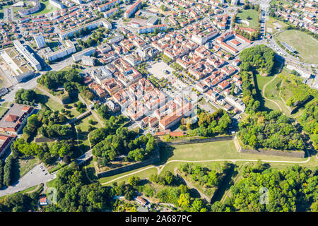 Start-förmige Bastionen und festen Mauern von Ville Neuve (New Town) von Longwy (Langich, Longkech) Stadt in Lothringen und Oberen Lothringen, Frankreich. Aeri Stockfoto