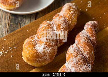 Hausgemachte Cinnamon Twist Gebäck bereit zu Essen Stockfoto