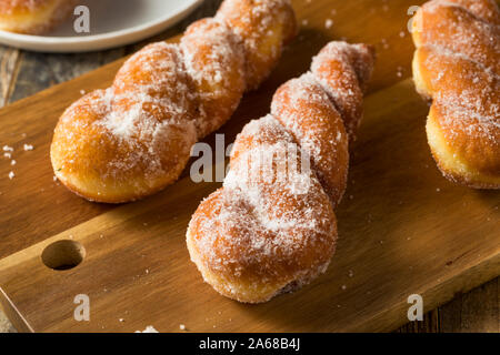 Hausgemachte Cinnamon Twist Gebäck bereit zu Essen Stockfoto