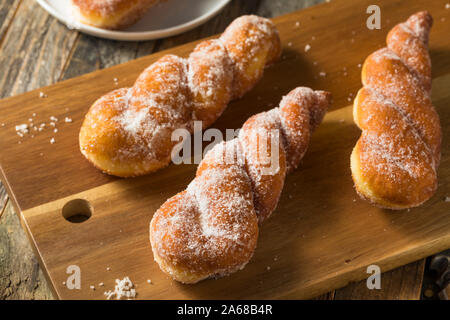 Hausgemachte Cinnamon Twist Gebäck bereit zu Essen Stockfoto